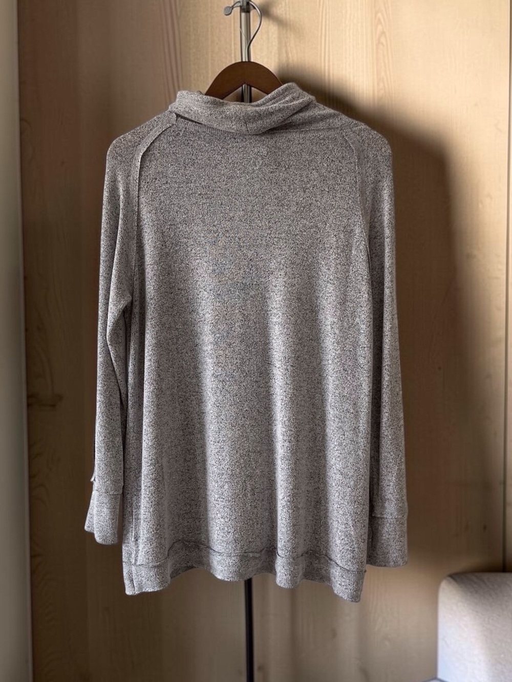 Chelsea & Theodore Gray Cowl Neck Tunic Top Asymmetrical Hem Women’s L Pullover - Picture 2 of 9